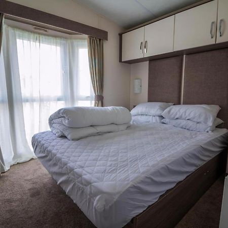 Modern 6 Berth Caravan At Highfield Grange In Essex Ref 26609P Клактон-он-Си Экстерьер фото