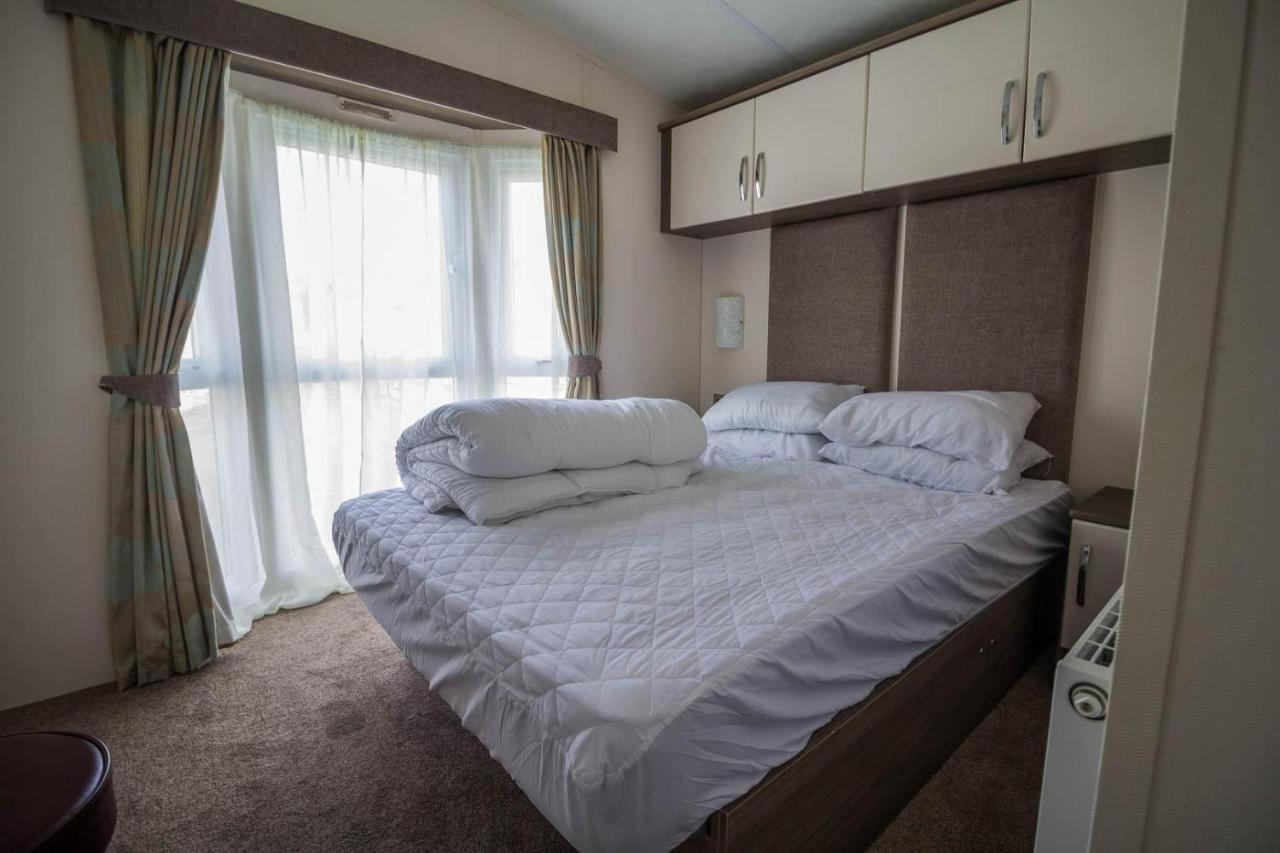 Modern 6 Berth Caravan At Highfield Grange In Essex Ref 26609P Клактон-он-Си Экстерьер фото