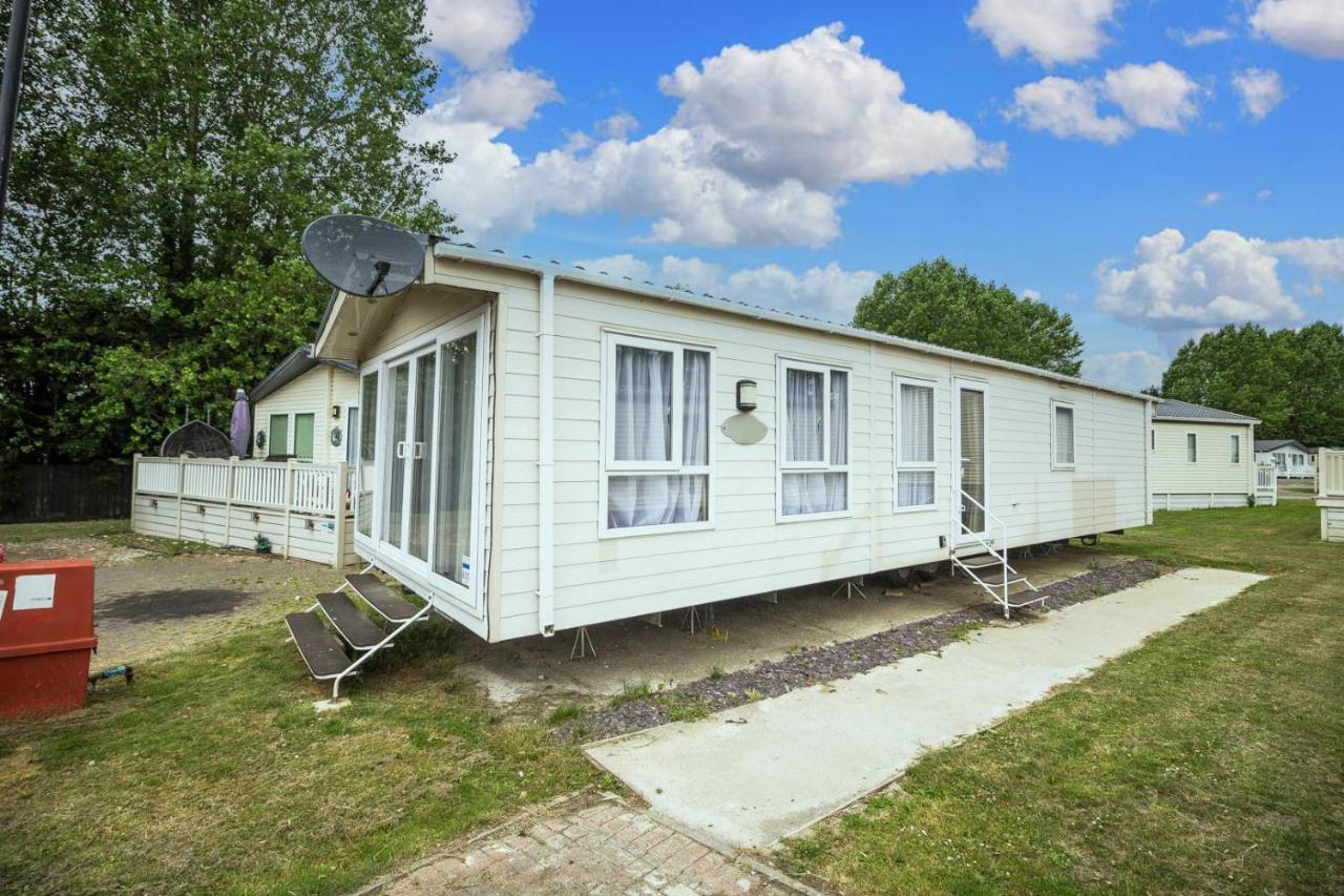 Modern 6 Berth Caravan At Highfield Grange In Essex Ref 26609P Клактон-он-Си Экстерьер фото