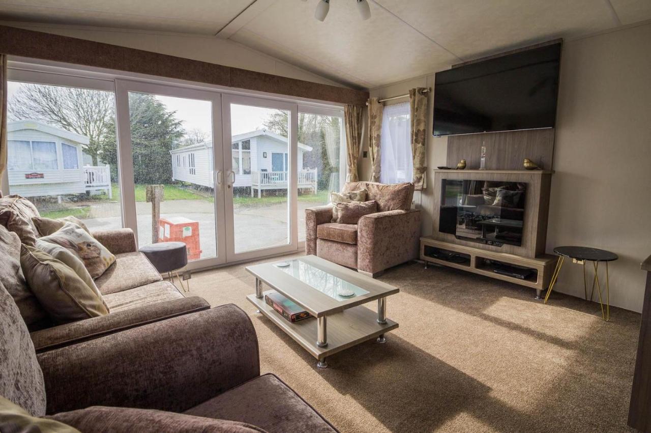 Modern 6 Berth Caravan At Highfield Grange In Essex Ref 26609P Клактон-он-Си Экстерьер фото