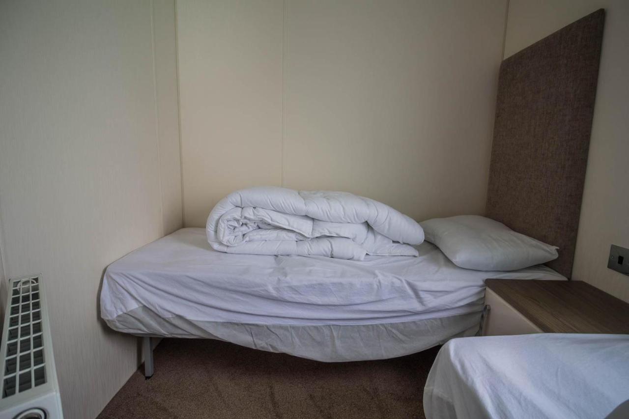 Modern 6 Berth Caravan At Highfield Grange In Essex Ref 26609P Клактон-он-Си Экстерьер фото